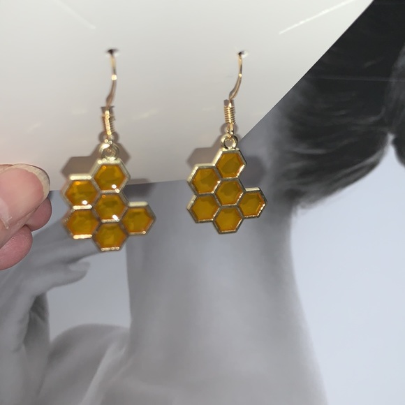 Oh Honeycomb look at these Hand Crafted Pierced Dangly Earrings - Picture 7 of 12